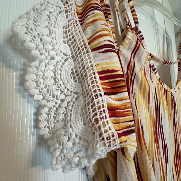 Cold shoulder blouse. - Picture 2 of 7